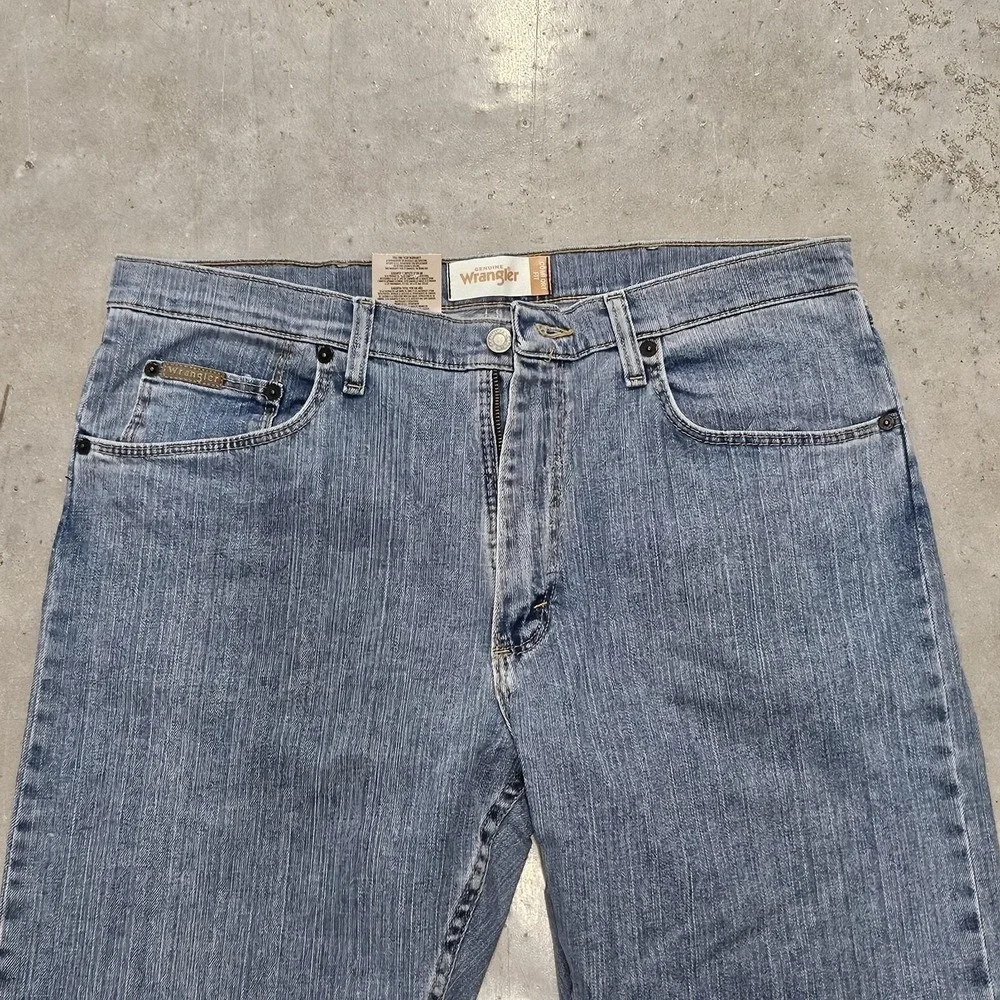 NWT Wrangler Rugged Men's Comfort Fit Jean 36x29 - Wrangler Authentics - Picture 4 of 8